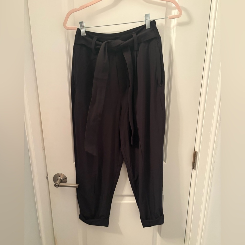 NWT Athleta Cardiff Pant Womens Size 6 Black Belted  Travel Trouser 3/4 Capri